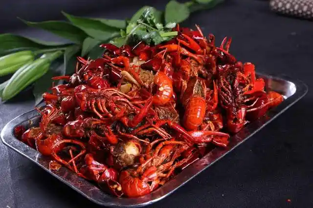 爆炒龙虾的正确吃法!让你吃龙虾的是找到乐趣!