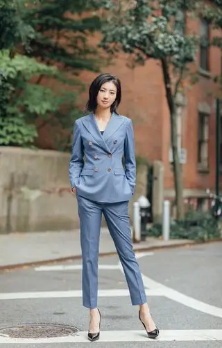 优雅ol范!斓曦最新写真演绎秋日午后惬意时光