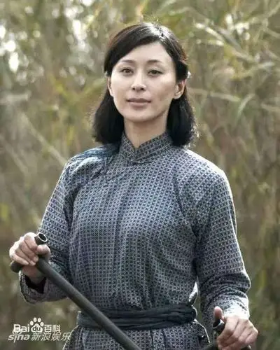 此时,杨雨婷因主演过《大明宫词》,《围屋里的女人》,《陈赓大将》等