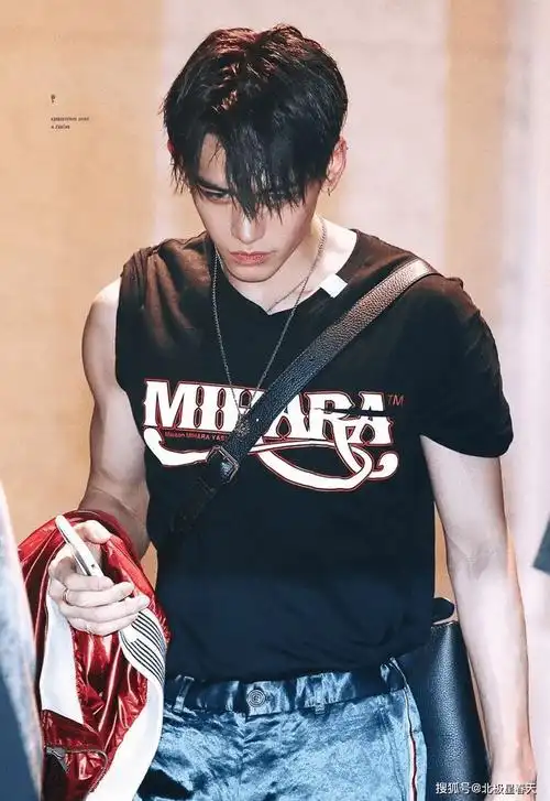 跑男新一季颜值担当黄旭熙高颜值雕塑般的身材我爱了