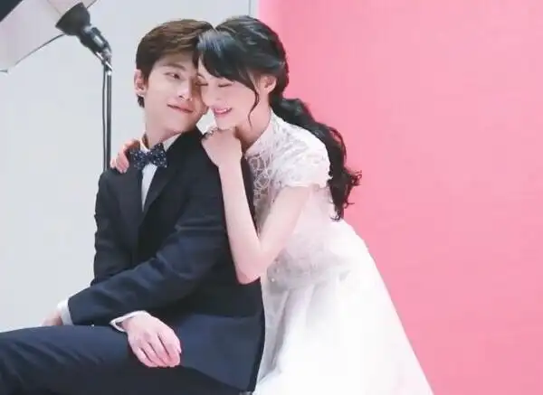 郑爽和杨洋好般配 这组婚纱大片超甜蜜!