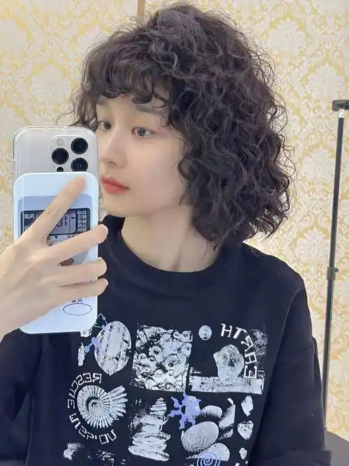 "短发烫"2023超流行,这么美,谁不爱?_发型_中国_形象