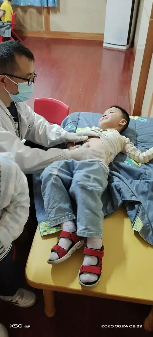 亲子幼儿园"体检护航,健康成长"活动