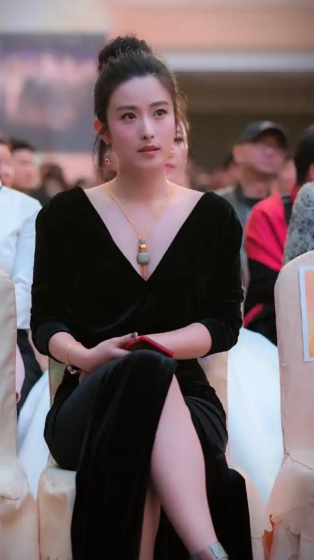 徐百卉,《大好时光》胡歌初恋女友姗姗,穿搭恬静优雅,温婉气质