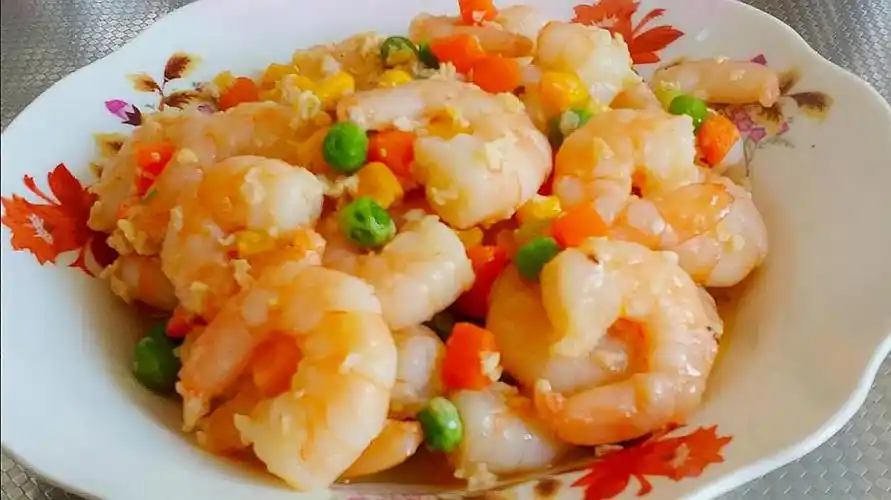 清炒虾仁的家常做法,滑嫩鲜香营养丰富,逢年过节必做