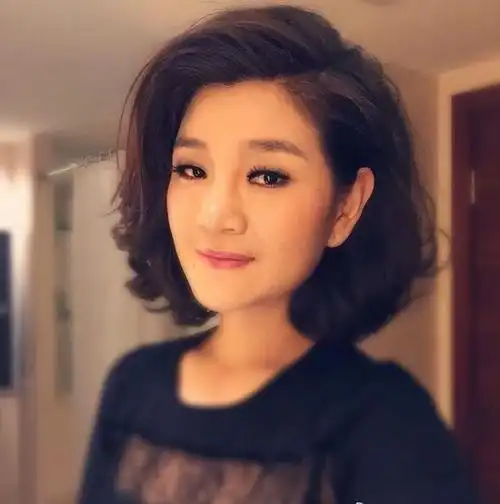 降央卓玛:歌坛女神变身母亲废柴,婚姻破裂事件引发热议!