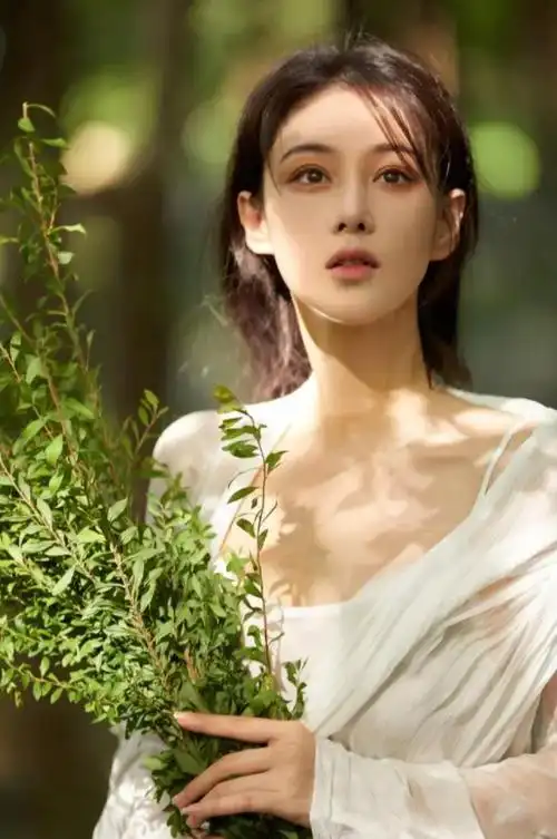 回顾演员张馨予嫁何捷当军嫂婚后生一女日子红红火火有滋味