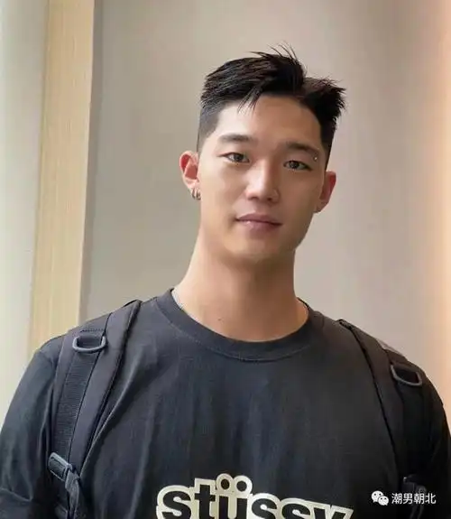 第2款:三七分短发男生夏天的发型,当然是越短越好看.