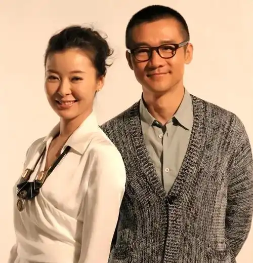 回顾黄志忠靠前妻走红婚后抛弃结婚13年的妻子如今52岁仍单身