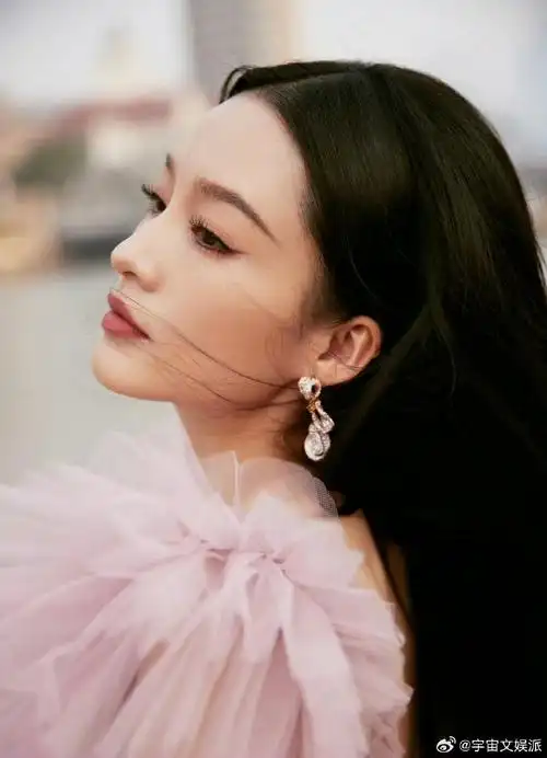 李沁露背##李沁露背侧颜杀