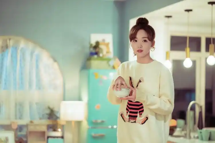 《陪你到世界之巅》热播 吕小雨献出荧幕初吻