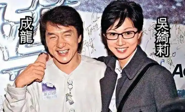 50位女星和成龙的合影曝光每一张经典又珍贵男帅女美都太惹眼