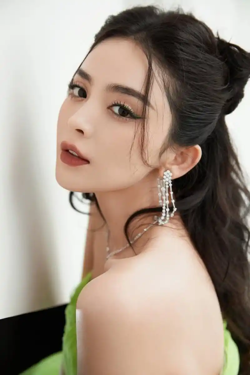 古力娜扎,绿色穿搭唯美写真