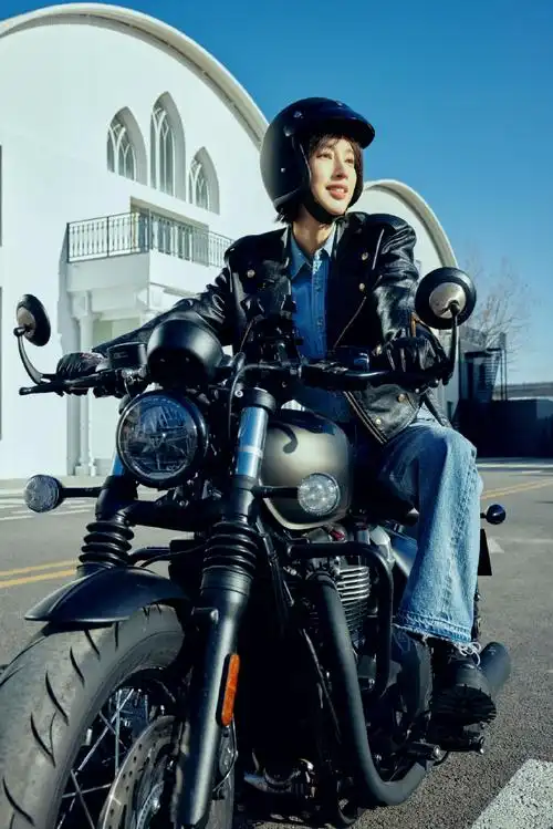 张俪剪短发了##张俪机车拽姐随拍