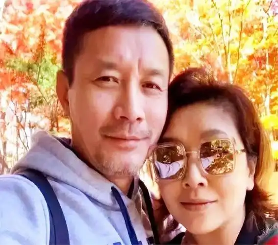 其貌不扬的他却能娶江珊为妻子,已经54岁的田小洁到底有何魅力?