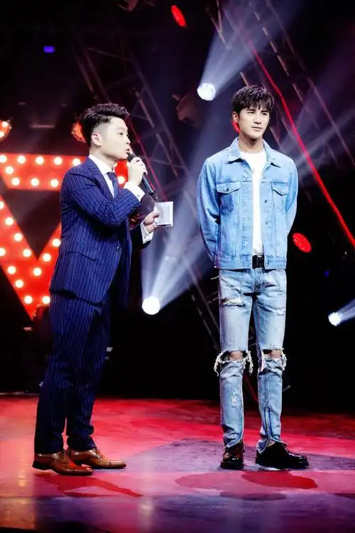 昨日,《2017快乐男声》沈阳赛区进行了50进15 x的晋级赛,姜潮担任评委