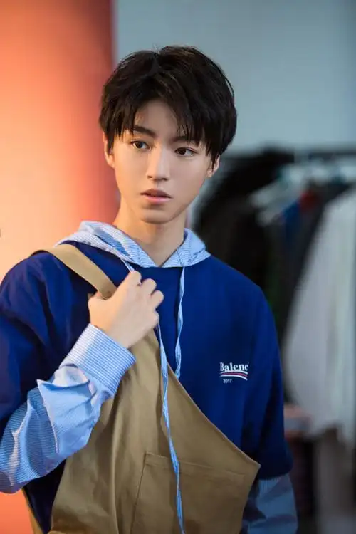 《明星图集》高清中国内地男歌手演员王俊凯帅气养眼花絮照高清图片