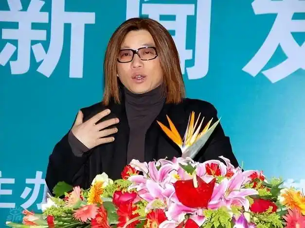 回顾歌手郭峰三段恋情无疾而终61岁未婚无子女一生献给了音乐