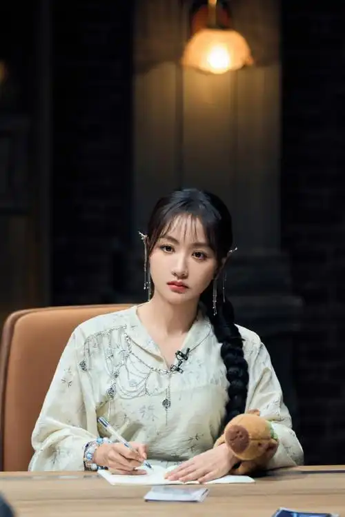 杨蓉超话「蓉巴拉」#大侦探#在线解锁蓉巴拉@杨蓉高清剧照