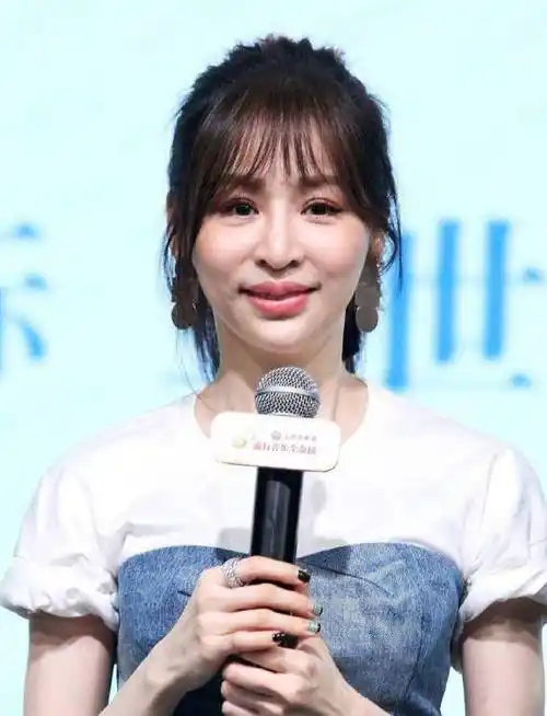 原创38岁王心凌晒健身照蚂蚁腰细长腿好吸睛这素颜状态打几分