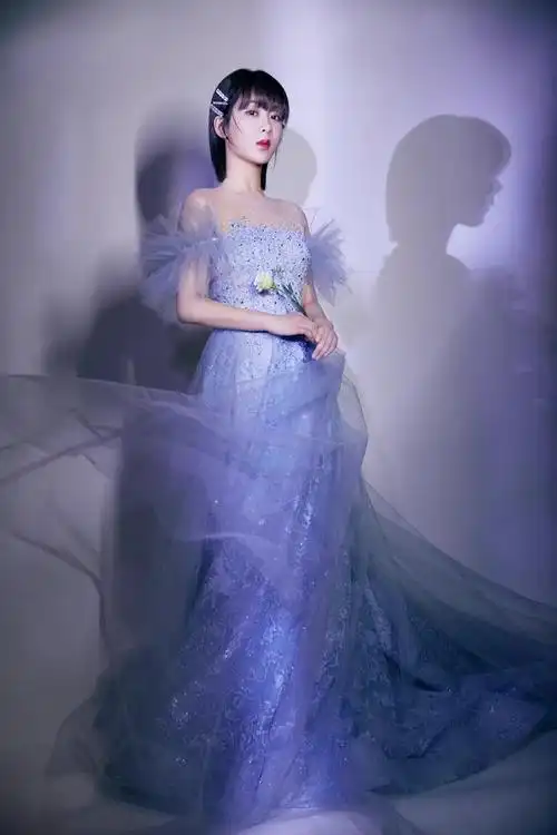 杨紫白色一字肩长裙(杨紫真的不适合一字肩礼服吗)(7)