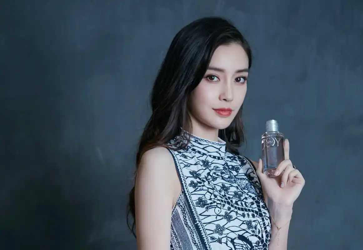 诗意点缀与法式浪漫的碰撞,感受angelababy 简单纯粹的时尚能量, 光影