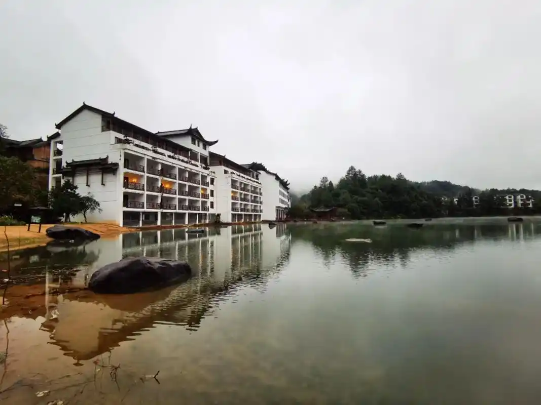 大觉山位于江西省抚州市资溪县境内,坐落于江西省东部,闽赣交界的武夷