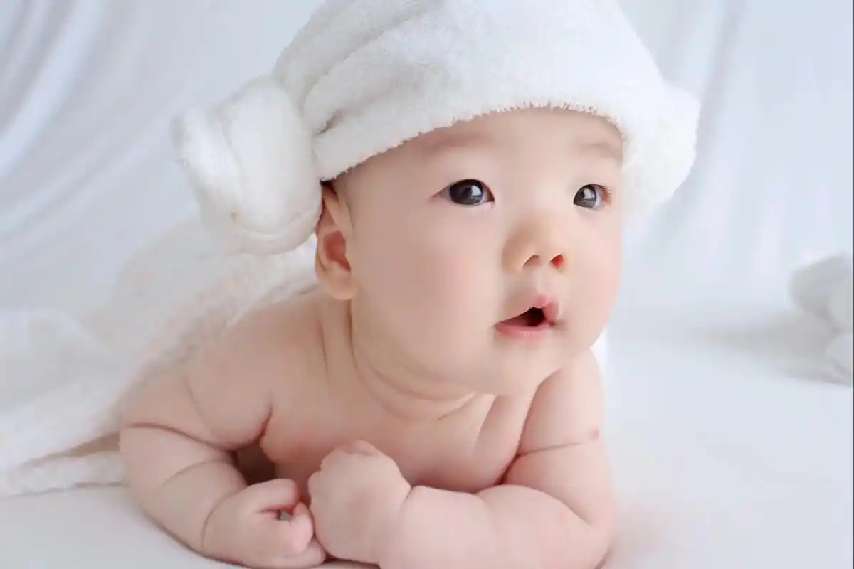 宝宝百日照.#有一个超级可爱的宝宝是什么体验 #愿你无忧无虑 - 抖音