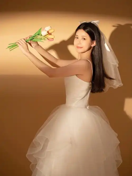 极力推荐09超爱的一组光影单人婚纱写真