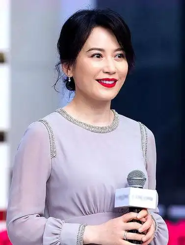 49岁俞飞鸿演第一炉香脸歪不自然苹果肌僵硬被质疑出现打针后遗症