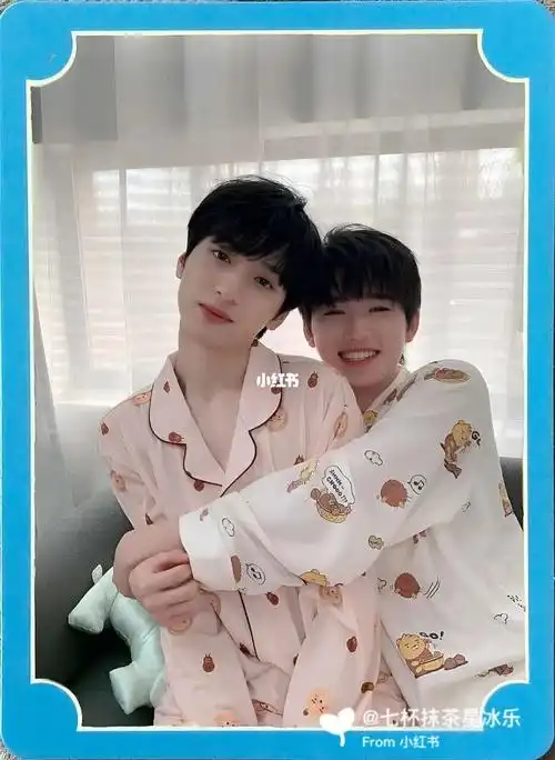 卡,我也要加入自印的组织了#tnt时代少年团  #小卡  #严浩翔  #宋亚轩