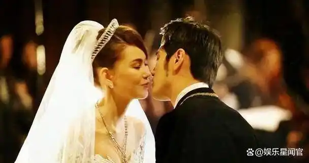 周杰伦昆凌七夕秀恩爱,母女三人穿亲子装,30岁三宝妈仍似少女