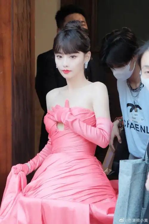 张嘉倪小狐狸#粉色礼服裙真的太适合姐姐了吧,有一种不一样的美,肚乙