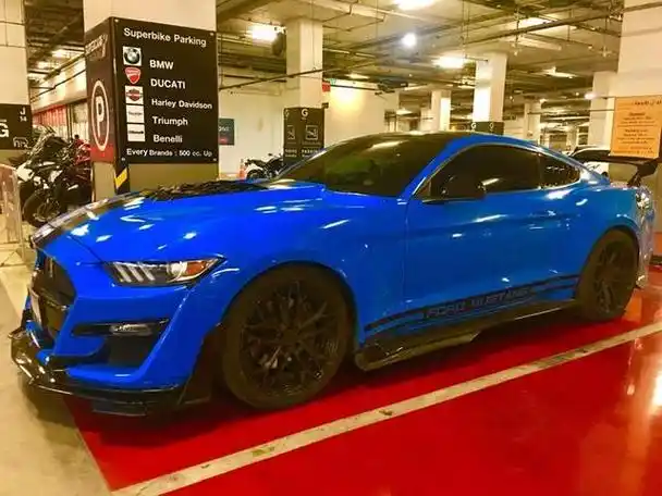 实拍福特mustang,纯进口标配299马力,不到37万起