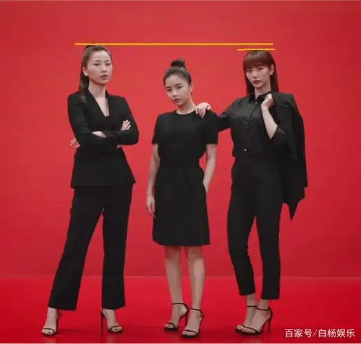 同样是身高168,穿上西装长裤后,虞书欣孔雪儿身高差却很明显