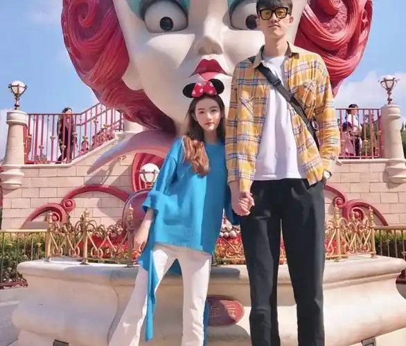 榜二则是165cm身高的女生,在北方这个身高非常普遍,可是在南方165cm是