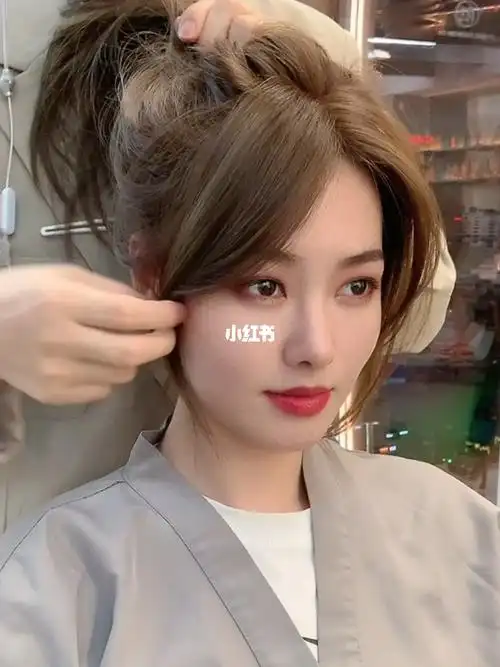 适合长脸方脸女生的八字刘海