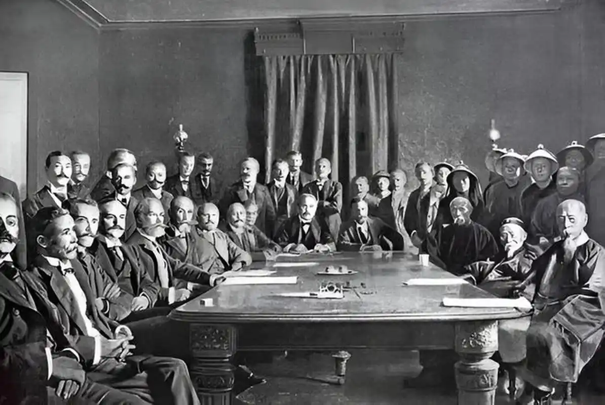 清政府代表奕助和李鸿章代表清政府在北京与11个国家签订了《辛丑条约