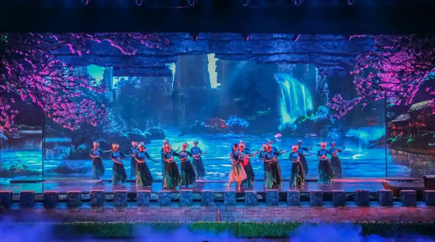 视觉盛宴……观看《魅力湘西》大型文艺演出(游览涨家界之二) - 美篇