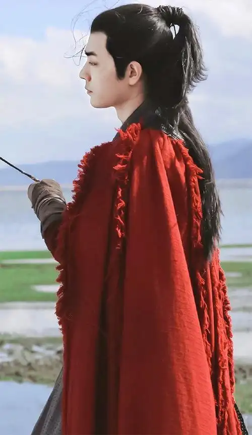 《有翡》结局王一博白披风帅炸!