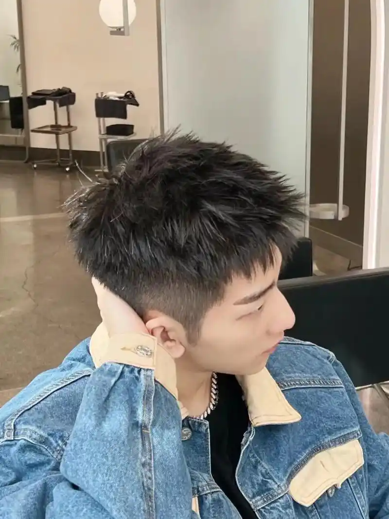 好帅啊!!有木有觉得!! 🤫.男生发型推荐 前刺飞机头🥰 - 抖音