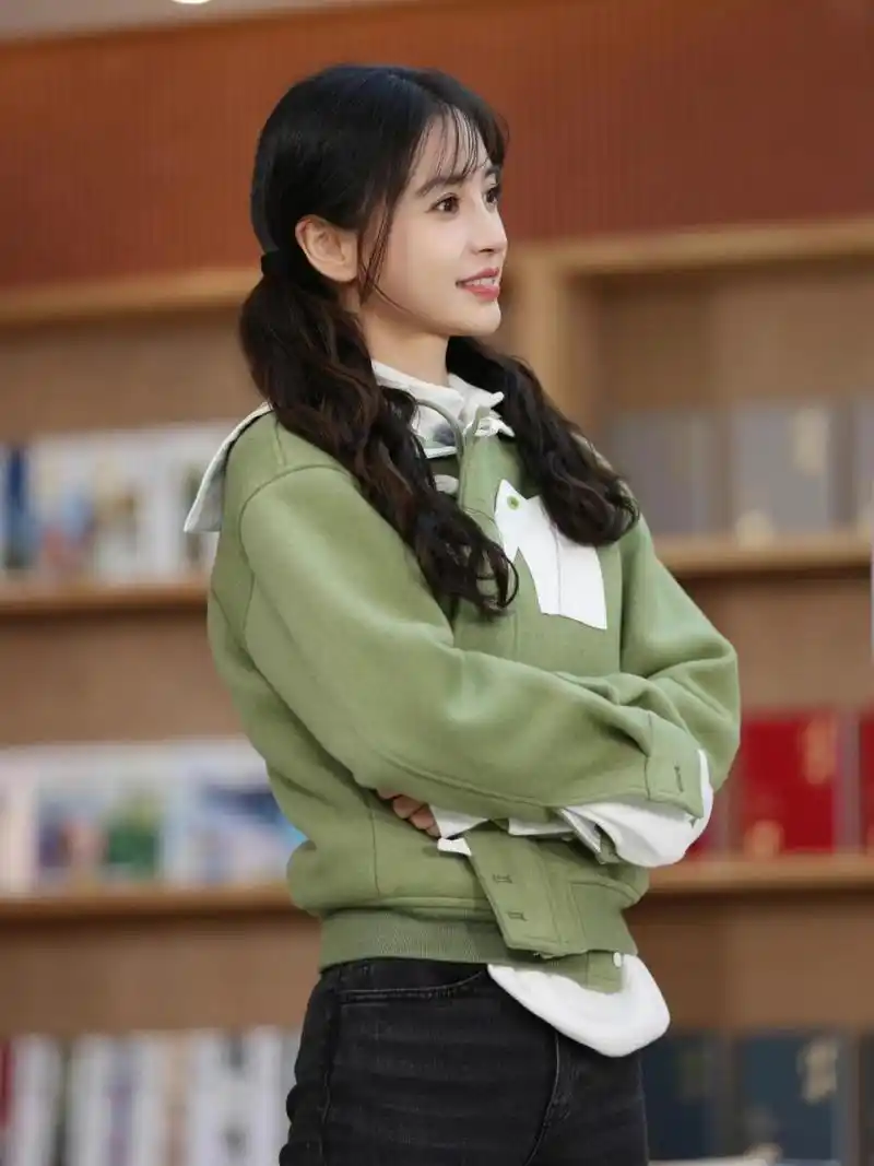 angelababy | 奔跑吧 造型 angelababy杨颖一身青绿色外套搭配黑色
