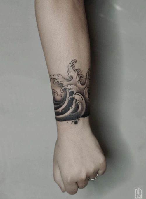 简单耐看的海浪手环纹身个性臂环纹身设计
