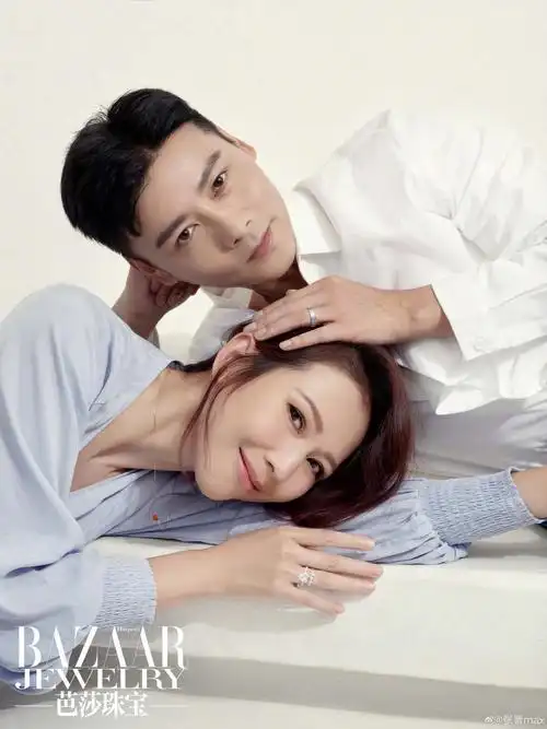 张晋蔡少芬拍甜蜜写真夫妻上演摸头杀摸腰杀摸肩杀大撒狗粮