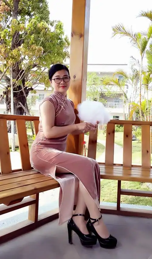 "俊雅旗袍女子"参加陆丰市2018年"魅力陆丰,舞比幸福",新春广场舞展演