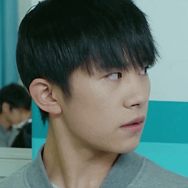 我不知道gif易烊千玺gif帅气gif眼神gif