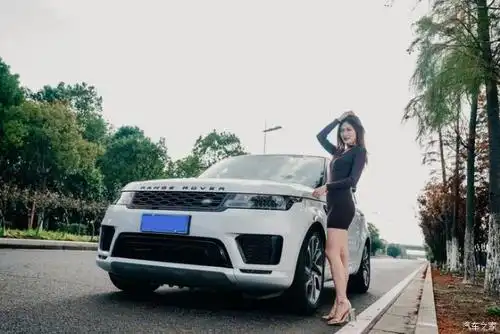 路虎揽运与美少女的邂逅正如唐伯虎点秋香