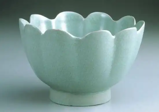 宋代汝窑瓷价格是多少,宋代汝窑瓷具有哪些典型的特点?