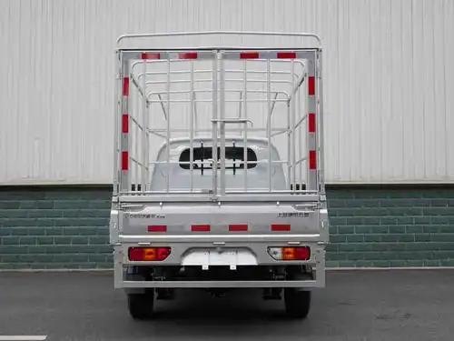 五菱牌lzw5028ccysp6an型仓栅式运输车