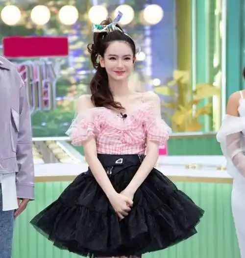 戚薇嫁给了爱情,生了个自己,lucky实在是太像她了_女人_风格_黑色